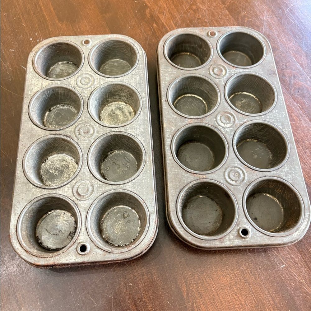 2 Vintage 8 Cup mini Muffin Tins